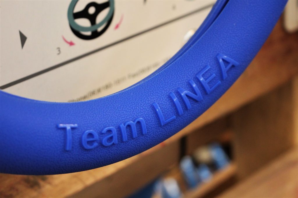 Team LINEA シリコンウルトラグリップステアリングカバー売れています