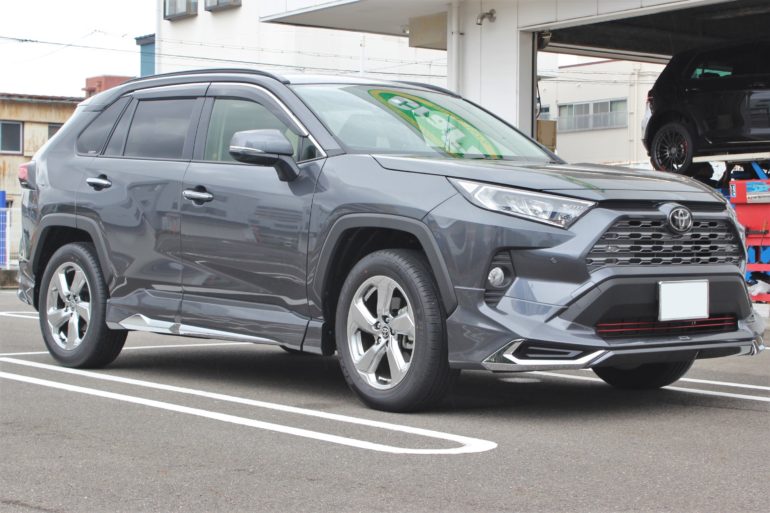 いよいよレオニスGXをお取り付けさせて頂いたRAV4のご紹介です