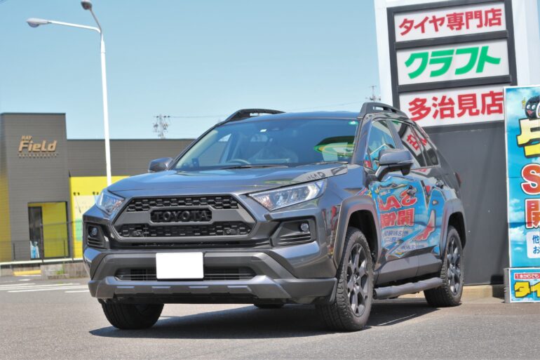 オフロードパッケージのRAV4を旬のモンスタタイヤでオフロード感MAXに