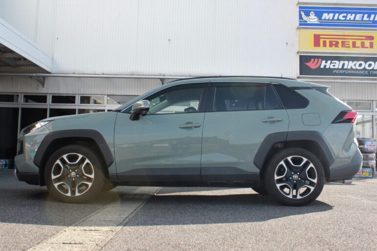 RAV4の拘り冬仕様。MLJのXJ07 16インチでムッチムチOFF系カスタム