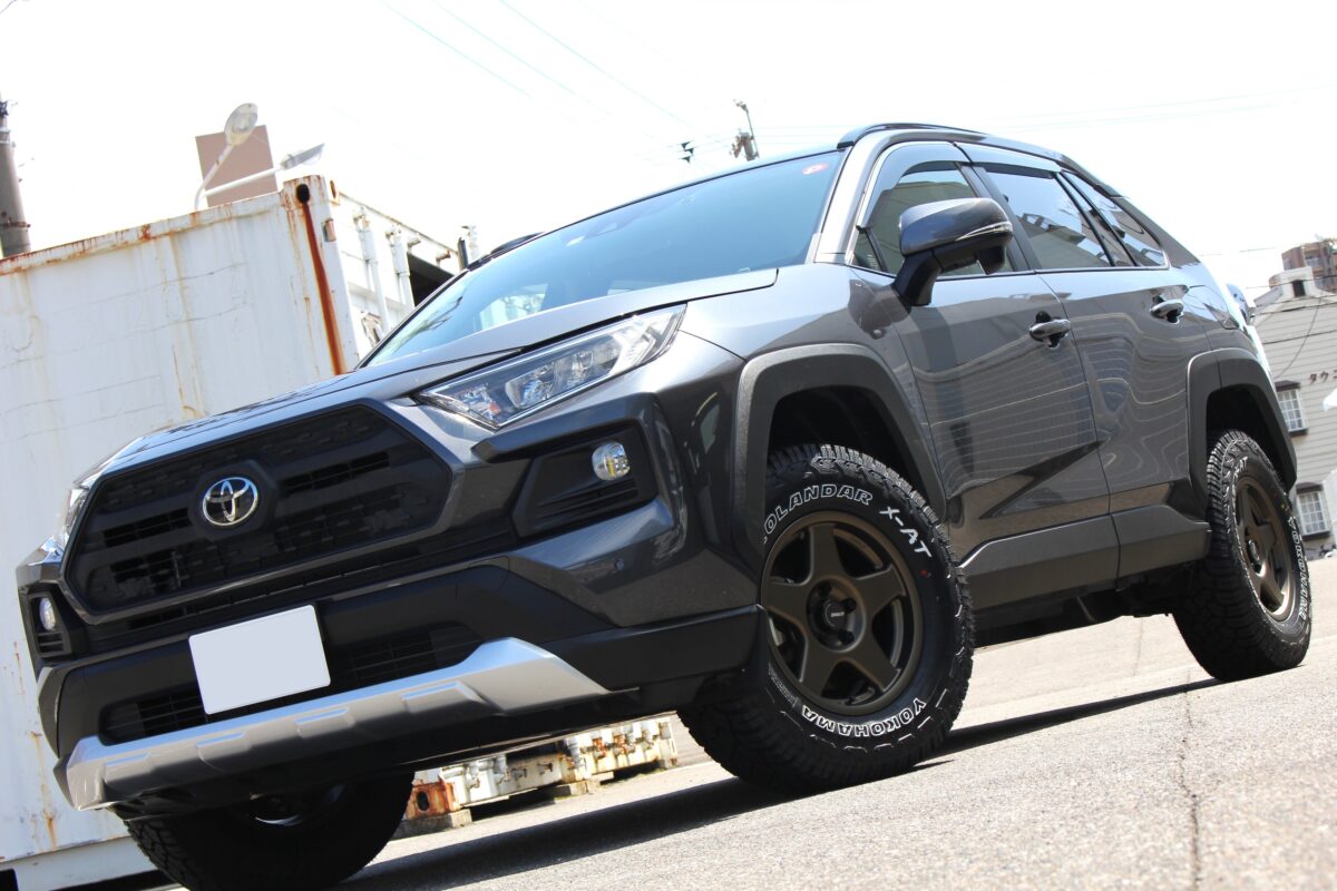 RAV4アドベンチャーをリフトアップ！カンサスライト＆ブラッドレーＶを